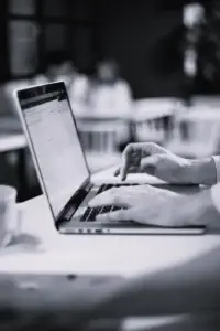 Checklist legal esencial para lanzar un e-Commerce en España