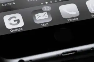 ¿Son legales los contratos celebrados por email en España? Lo que debes saber