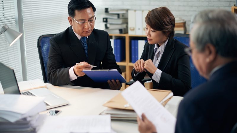 lawyer-and-intern-working-together.jpg